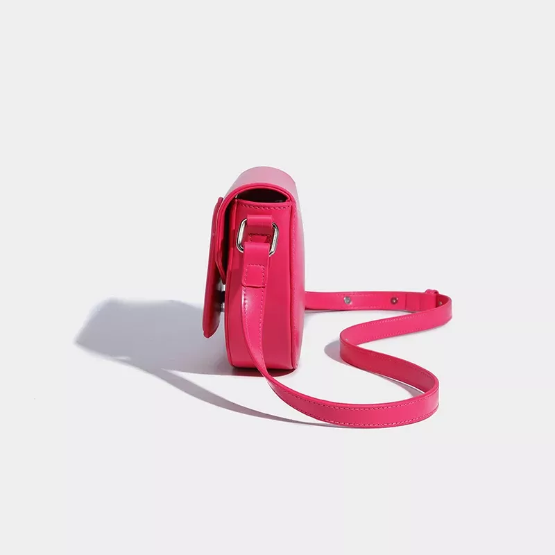 Chic Heart Saddle Crossbody Bag - Image 5