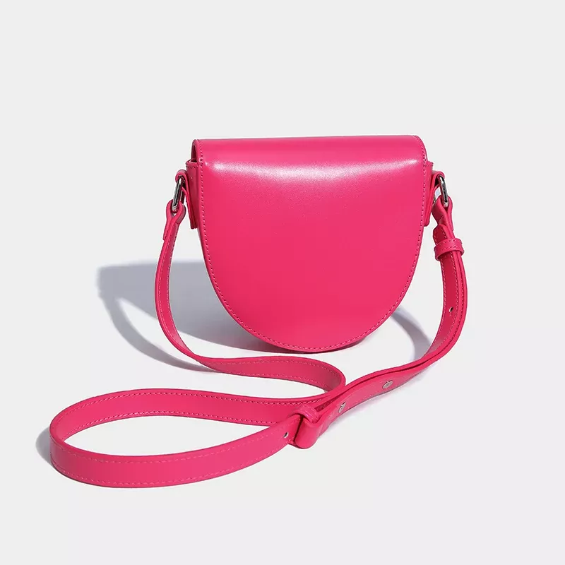 Chic Heart Saddle Crossbody Bag - Image 4