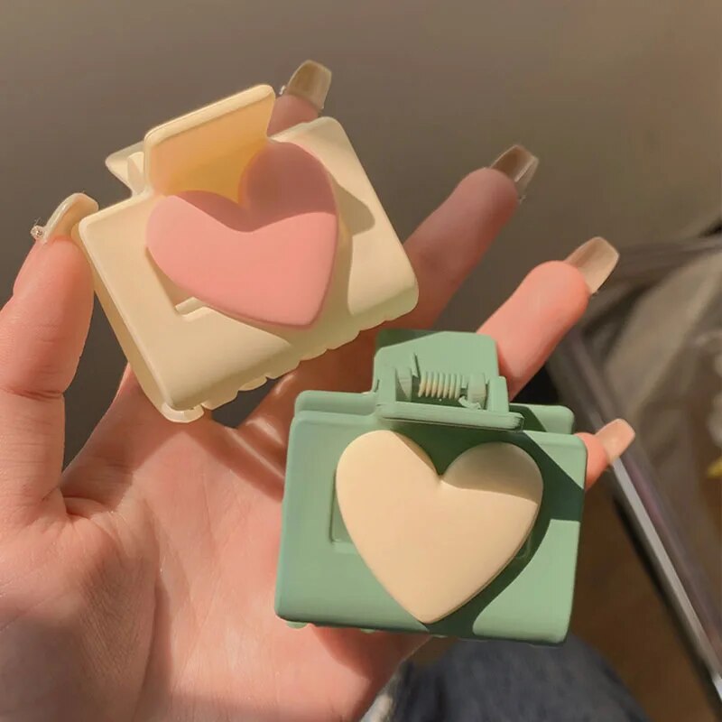 Chic Heart Hair Claws: Sweeten Your Look with Fashionable Hair Accessories - Image 4
