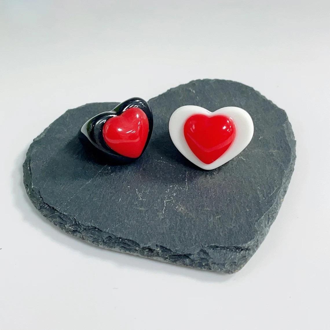 Trendy Acrylic Red Heart Rings - Image 5
