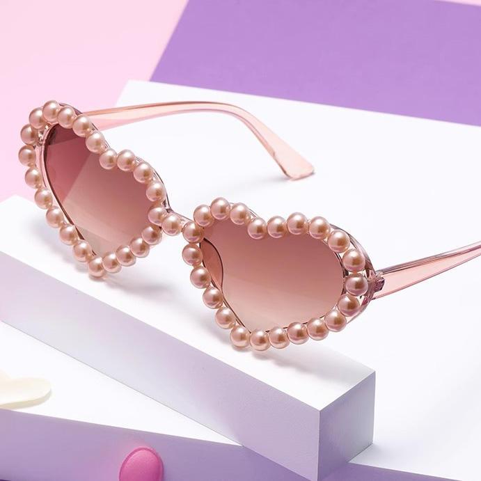 Luxury Heart-Shaped Pearl Sunglasses for Women - Image 3