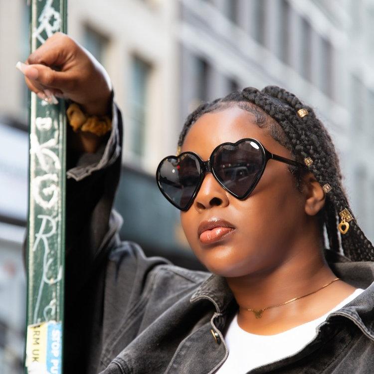 Trendy Heart-Shaped Rimless Sunglasses - Image 3