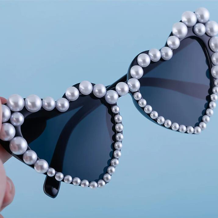 Luxury Heart-Shaped Pearl Sunglasses for Women - Image 4