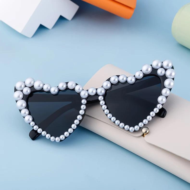 Luxury Heart-Shaped Pearl Sunglasses for Women - Image 3