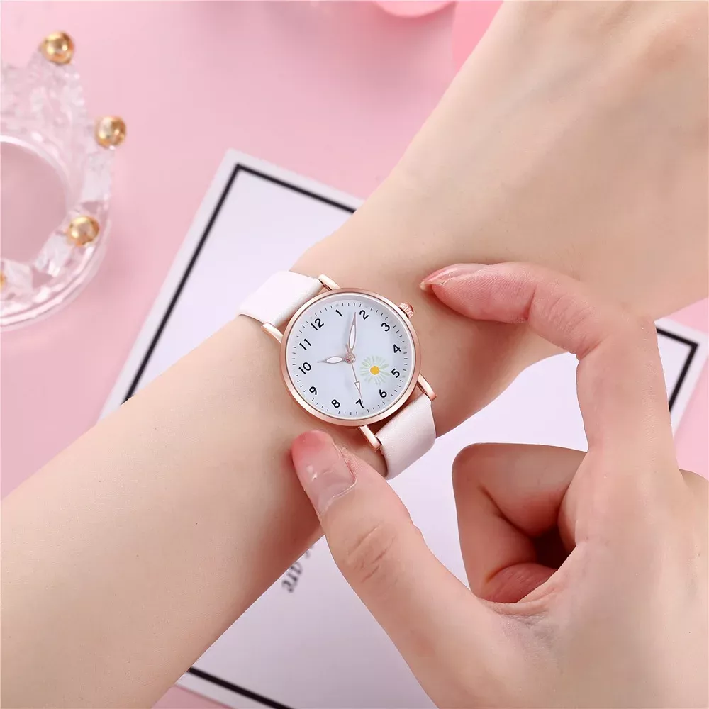 Elegant Quartz Ladies Watch with Leather Strap - Image 4